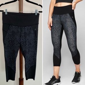 ATHLETA Stealth Crops Black Size S Crocodile Printed Perforated Trucool Capri